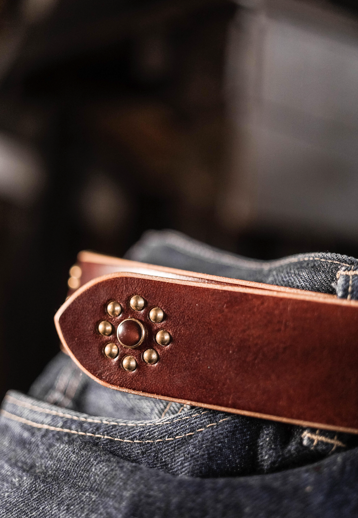 HIMALAYA HORSESHOE STUDDED DARK BROWN